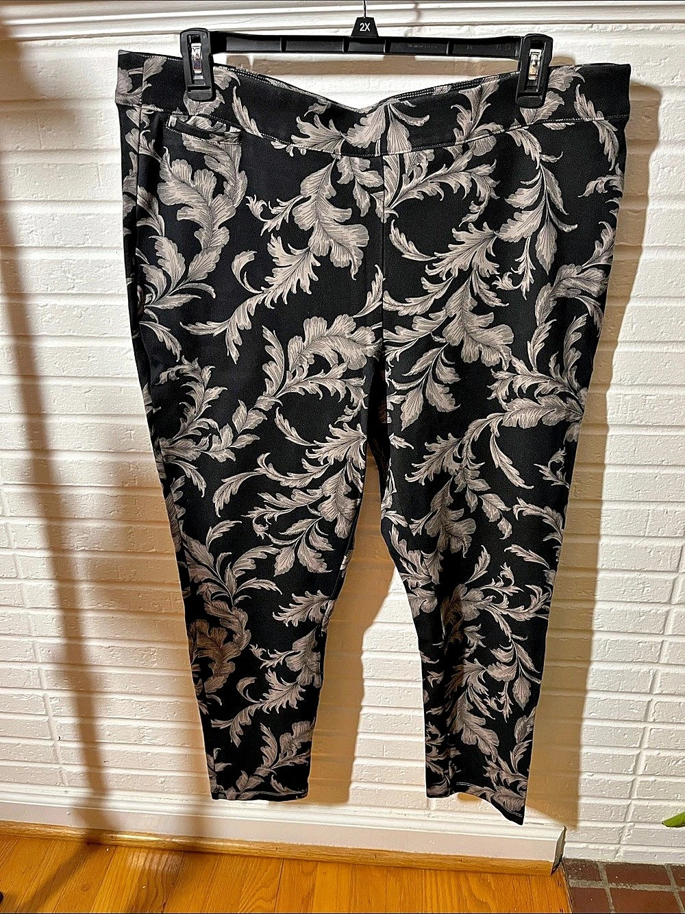Soft Surroundings Floral Ankle Leggings in Black & Gray Size 2X Like New